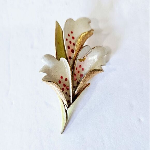 Vintage Corocraft 1940's Signed Gold Tone Enamel Lily Sprig Floral Brooch Pin - Picture 1 of 10